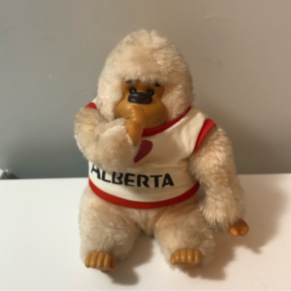 Russ Berrie Luv-Pets Gonga 7" Thumb Sucking Gorilla Plush I Love Alberta Shirt - Picture 2 of 15
